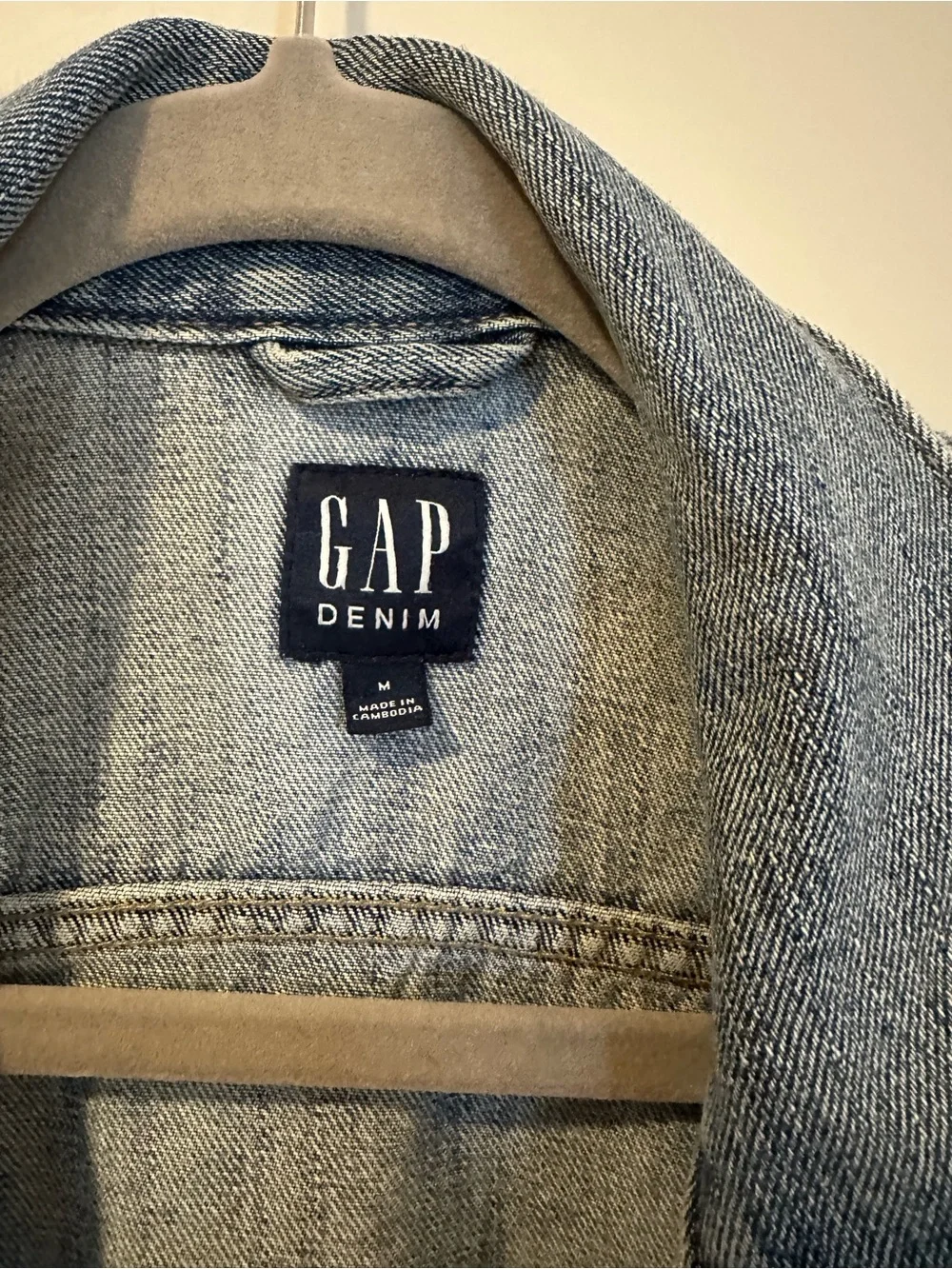 GAP Women’s Denim Jacket - Picture 3 of 7